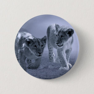 Babylöwejunge am Spiel Button