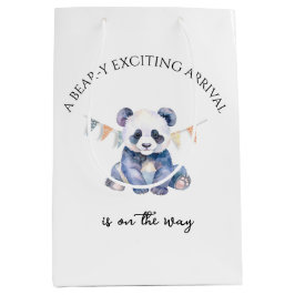 Babypanda in Aquarellfarben mit bunten Flaggen Mittlere Geschenktüte