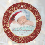 Babys 1. Weihnachtsgebäck Gold Foliage Red Round Keramik Ornament<br><div class="desc">Feiern Sie das erste Weihnachtsfest des Babys mit diesem schönen Sake-Ornament. Ersetzen Sie das Beispielbild einfach durch Ihr eigenes Lieblings-Foto und passen Sie es mit dem Namen des Babys im roten Skript-Schriftart und dem Jahr unten an. Ein Bildschirm mit weißem Farbverlauf trägt dazu bei, den Pop des Textes zu erzeugen....</div>