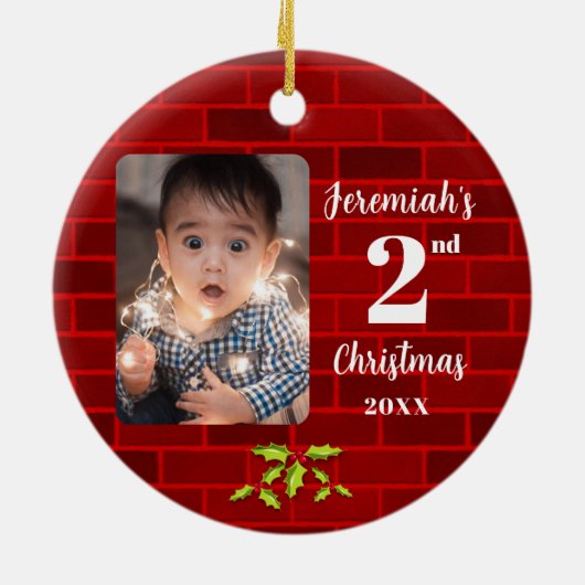 Baby's 2. Weihnachts Red Brick Round Keepake Keramik Ornament (Hinten)