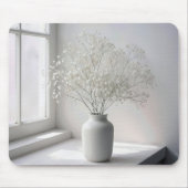 Baby's Breath-Sträußchen in weißer Vase Mousepad (Vorne)