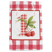 Baby's Cherry First Red Gingham Birthday Mittlere Geschenktüte (Vorderseite)