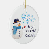 Baby's Cold Outdoor mit einem Schneemann auf einem Keramik Ornament (Rechts)