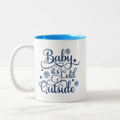 Baby's Cold Outdoor Navy Script Holiday Zweifarbige Tasse (Links)