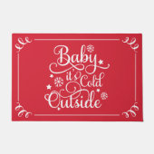 Baby's Cold Outdoor Red Script Holiday Fußmatte (Vorderseite)