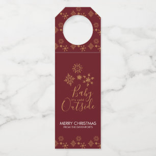 Baby's Cold Outside Golden Snowflakes Flaschenanhänger