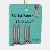 Babys erstes Osterhasen-personalisiertes Keramikornament (Rechts)