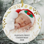 Babys erstes Weihnachtsfest-Foto Keramik Ornament<br><div class="desc">Dieses elegante Weihnachtsdekor ist mit goldenem Blattwerk auf weißem Hintergrund dekoriert. Einfache Anpassung an den Namen,  das Jahr und das Foto des Babys. Bitte beachten Sie,  dass die kleinen weißen Sterne nicht im Design enthalten sind. Original Wasserfarbe © Michele Davies.</div>