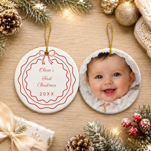 Baby's erstes Weihnachtsfoto mit Bogen und Schuppe Keramik Ornament