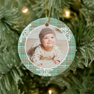 Baby's erstes Weihnachtsfoto Sage Plaid Schneemflo Keramik Ornament