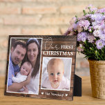 Baby's First Christmas 2 Foto Collage Rustic Wood Fotoplatte<br><div class="desc">Rustikales Holz Foto Collage Plaque personalisiert mit 2 Bildern und Familienname zu einem einzigartigen Beibehaltung der ersten Weihnachtszeit des Kindes .</div>