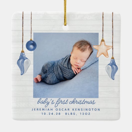 Baby's First Christmas Blue Seashell Holiday Foto Keramikornament (Rückseite)