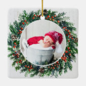 Baby's First Christmas Holly Berries Wreath Foto Keramikornament (Rückseite)