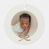 Baby's First Christmas Minimal Gold Bow Foto Ornament Aus Metall (Vorderseite)