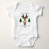 Baby's First Christmas Rentier Name Bodysuit Baby Strampler (Vorderseite)