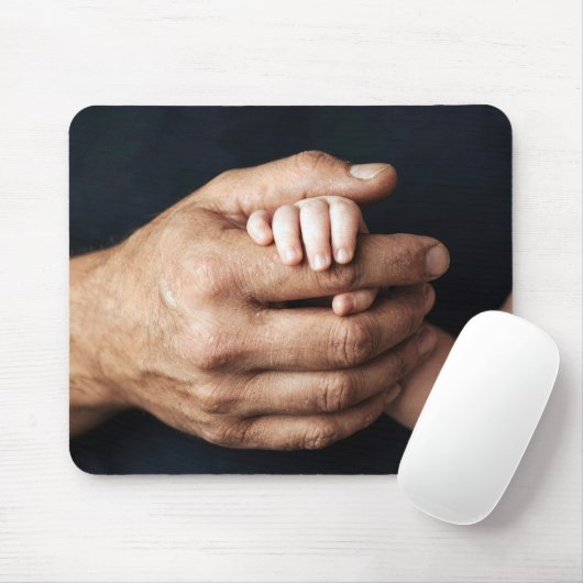 Baby's Hand Gripping Daddy's Hand Mousepad (Mit Mouse)