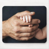 Baby's Hand Gripping Daddy's Hand Mousepad (Vorne)