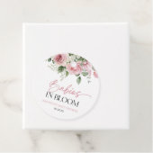 Babys in blutrosa Rose Blumenzwiebeln Kinderdusche Geschenkanhänger (Beispiel)