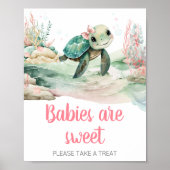 Babys mit Meerschildkröte sind süß Poster (Vorne)
