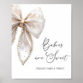 Babys sind süß Nimm eine Leckerei Weiße Perlenschn Poster (Vorne)