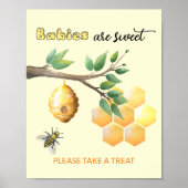 Babys sind süß und haben eine Leckerei gelb Poster (Vorne)