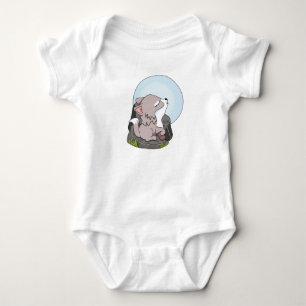 Babywolf heult den Mond an Baby Strampler
