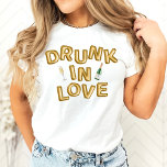 Bach & Boozy Bachelorette Betrunken in Liebe T-Shirt<br><div class="desc">Diese lustige Einladung wird sofort verschickt,  sobald du sie personalisiert hast! Ein lustiges Ballondesign und Champagner!</div>