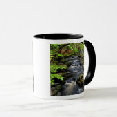 Bach fließt durch den Wald Tasse (VorderseiteRechts)