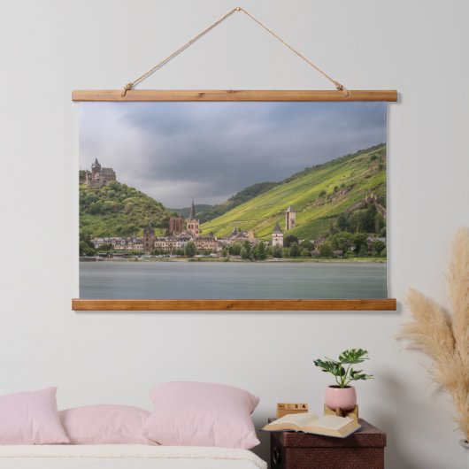 Bacharach am Rhein - Deutschland Wandteppich Mit Holzrahmen (Schlafzimmer)