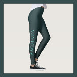 Bachata-Tanzoutfit für Frauen Leggings<br><div class="desc">Schönes,  individuelles Legging mit dem Wort "bachata" in einem weichen aquamarin blauen Farbton auf einem Farbverlauf Hintergrund von schwarz. Einzigartiges aber schönes Outfit für Bachata Tänzer,  Instruktoren,  Lehrer und alle Bachatas. Der Text ist anpassbar.</div>