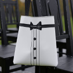 Bachelor Party Bow Krawatte Groomswoman Hochzeit Tasche<br><div class="desc">Inspiriert von den weißen Shirts,  die Sie mit einem Tuxedo tragen würden,  fügen Sie den Namen Ihrer Groomswoman und die Initialen von The Happy Couple zu dieser lustigen Schwarz-Weiß-Tasche. Ein lustiges Hochzeitsgeschenk für alle Mitglieder der Hochzeitsfeier</div>