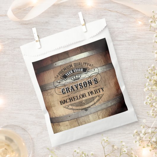 Bachelor Party Rustic Whiskey Barrel Geschenktütchen (Ausgeschnitten)