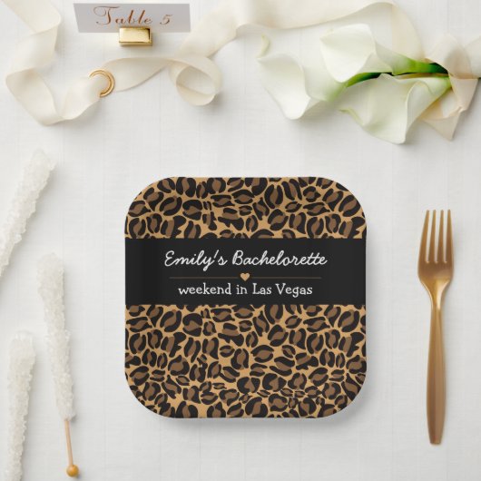 Bachelorette Bride Boujee Trendy Leopard Print Pappteller (Hochzeit)