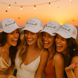 Bachelorette | Minimalistisches Skript Moderne Bri Truckerkappe<br><div class="desc">Dieses Junggeselinnen-Abschied ist mit einer handgeschriebenen Schriftzeichen-Typografie ausgestattet. Sie können ganz einfach den Namen,  das Jahr,  den Namen der Braut,  den Namen der Brigadefrau oder Ihre eigene persönliche Nachricht personalisieren! Das elegante Accessoire für ein Junggeselinnen-Abschied- oder Bachelorettenwochenende!</div>