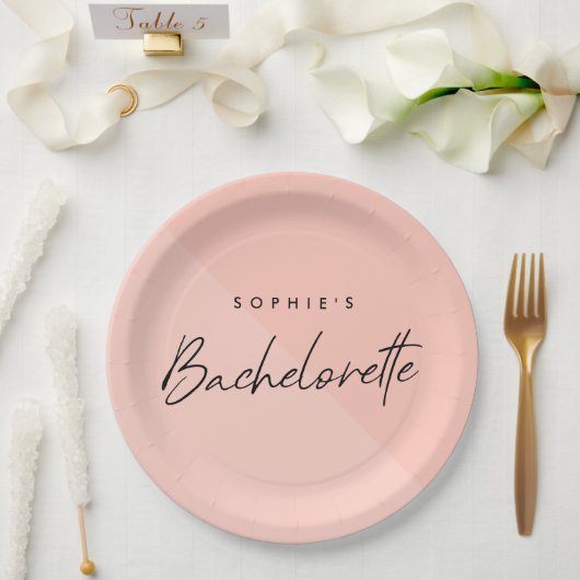 Bachelorette Peach Pink | Minimalistische moderne Pappteller (Hochzeit)