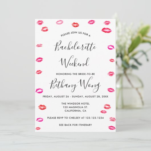 Bachelorette Weekend Itinerary Kiss Lipstick Einladung (Stehend Vorderseite)