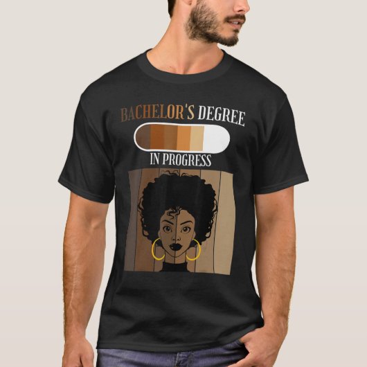 Bachelors Degree in Progress Uni Student Black T-Shirt (Vorderseite)