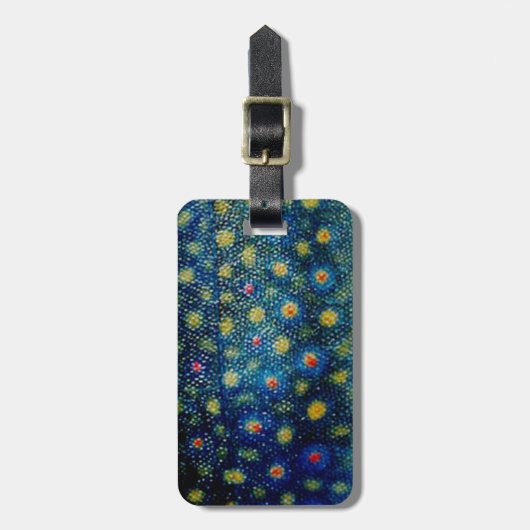 Bachforelle durch PatternWear© Gepäckanhänger (Vorderseite vertikal)