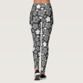 Back and White Star and Snowflakes Winter Pattern Leggings (Rückseite)