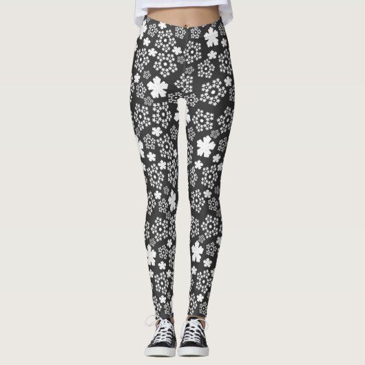 Back and White Star and Snowflakes Winter Pattern Leggings (Vorderseite)