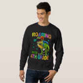 Back to School Dinosaur Rex Roaring Into 4th Grad Sweatshirt (Vorne ganz)