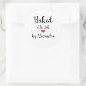 Backed with Liebe white script name classic runs Runder Aufkleber (Tasche)