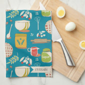 Backen Sie eine Kirschtorte auf aquamarinem Küchentuch (Viertel Falte)