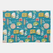 Backen Sie eine Kirschtorte auf aquamarinem Küchentuch (Horizontal)