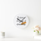 Bäcker Tu es! Runde Wanduhr (Zuhause)
