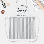 Bäckerei, Bake Fresh Daily White and Gray Streifen Schürze<br><div class="desc">Machen Sie diese schöne Schürze zu sich selbst,  indem Sie Ihren eigenen Namen,  Familiennamen oder Firmennamen hinzufügen,  sowie zwei weitere personalisierte Felder für Ihren Text.Design mit prächtigen "Bäckerei" Skript in handgeschriebener Kalligraphie und weiß-grau Streifen Muster. Tolle Geschenkidee!</div>