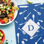 Backofen Vater Monogram blaues Küchentuch<br><div class="desc">Dieses blaue Küchentuch weist ein Muster von Küchenutensilien auf. Fügen Sie einfach Ihren ersten.</div>