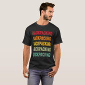Backpacking Backpacker Hobbyist Rainbow Design T-Shirt (Vorne ganz)