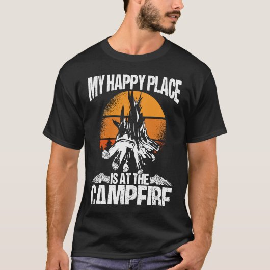 Backprint My Happy Place Is A The Campfire Camping T-Shirt (Vorderseite)