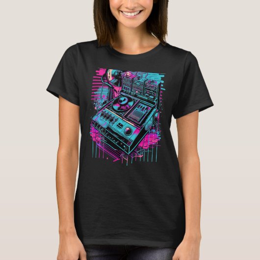 Backprint Retrowave DJ Techno Futuresynth Synthwav T-Shirt (Vorderseite)